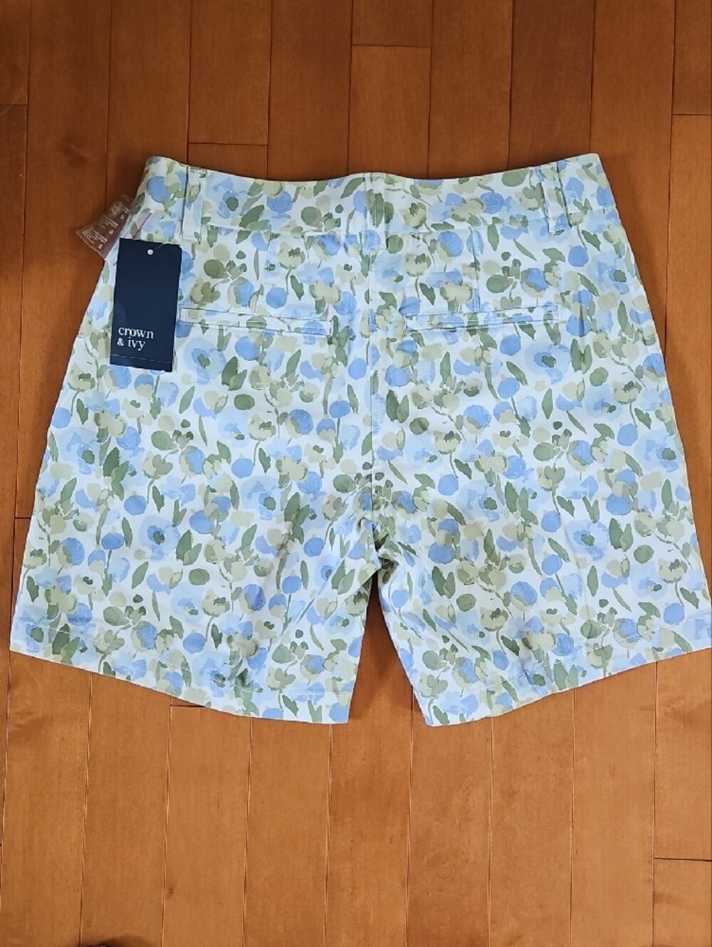 NWT crown & ivy "Caroline" Light Blue and Green Floral Shorts - Picture 3 of 3
